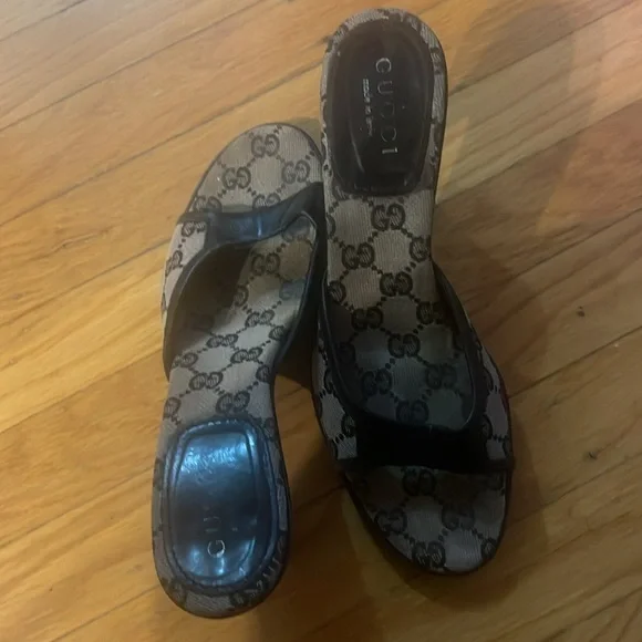 Gucci sandals size 8 - Picture 10 of 11
